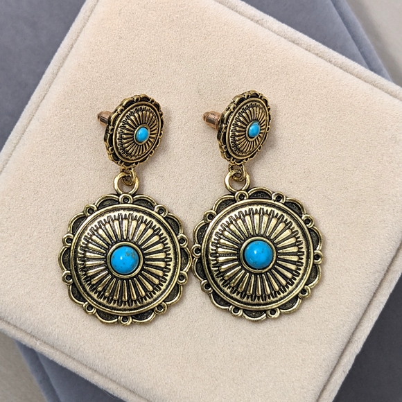 Vintage-Inspired Gold and Turquoise Earrings - Picture 1 of 2